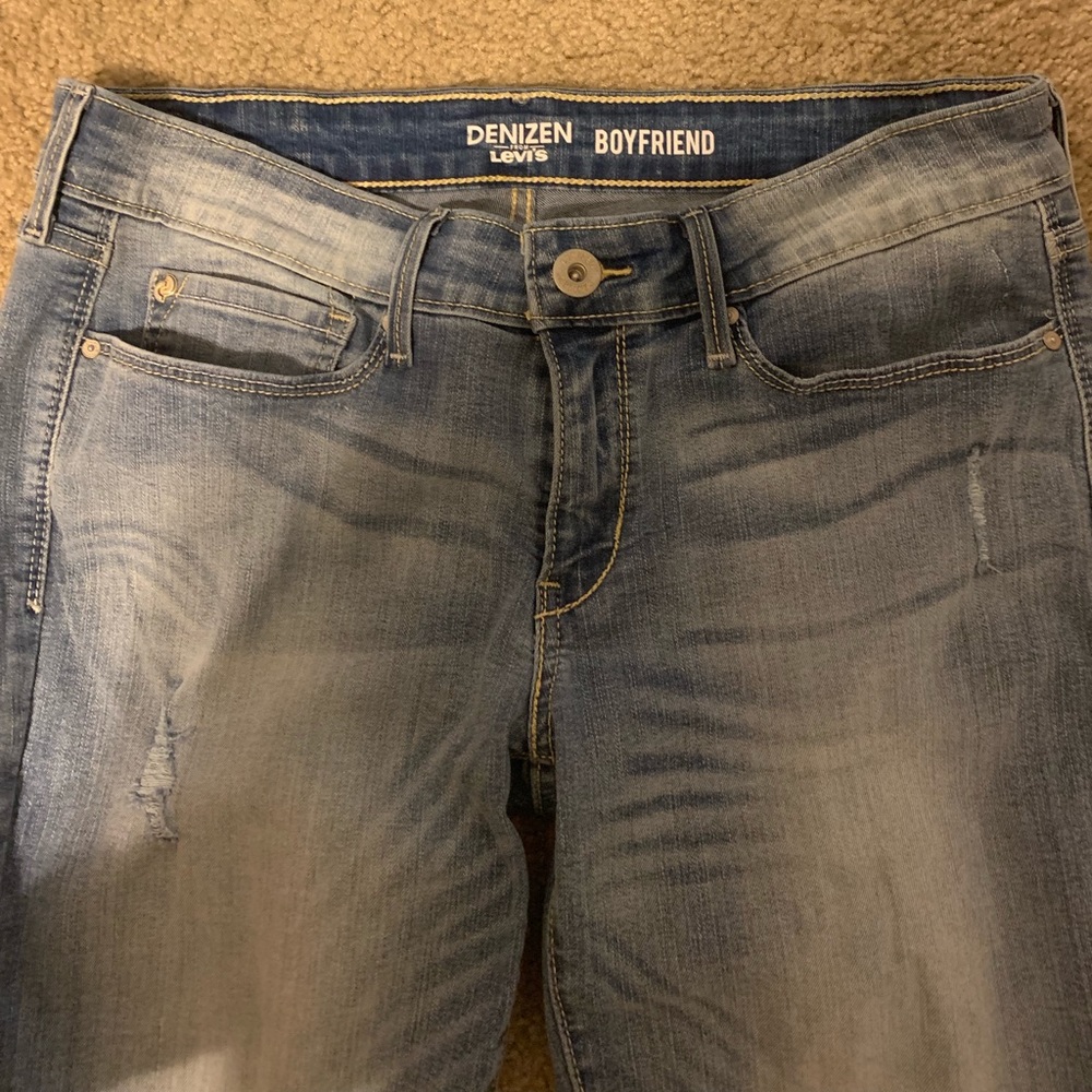 Levi’s boyfriend cuffed jeans. Size 9